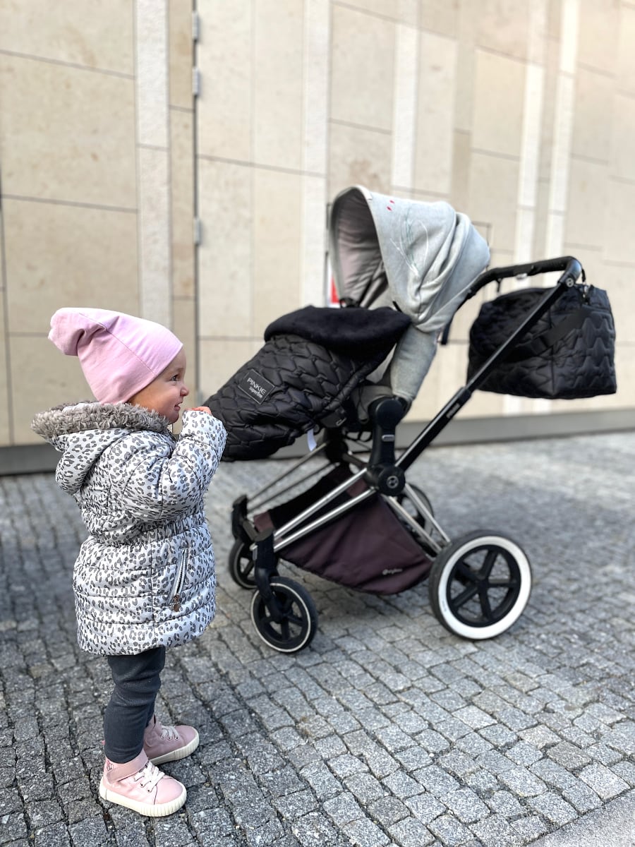 péřová stahovací deka Superfine Black