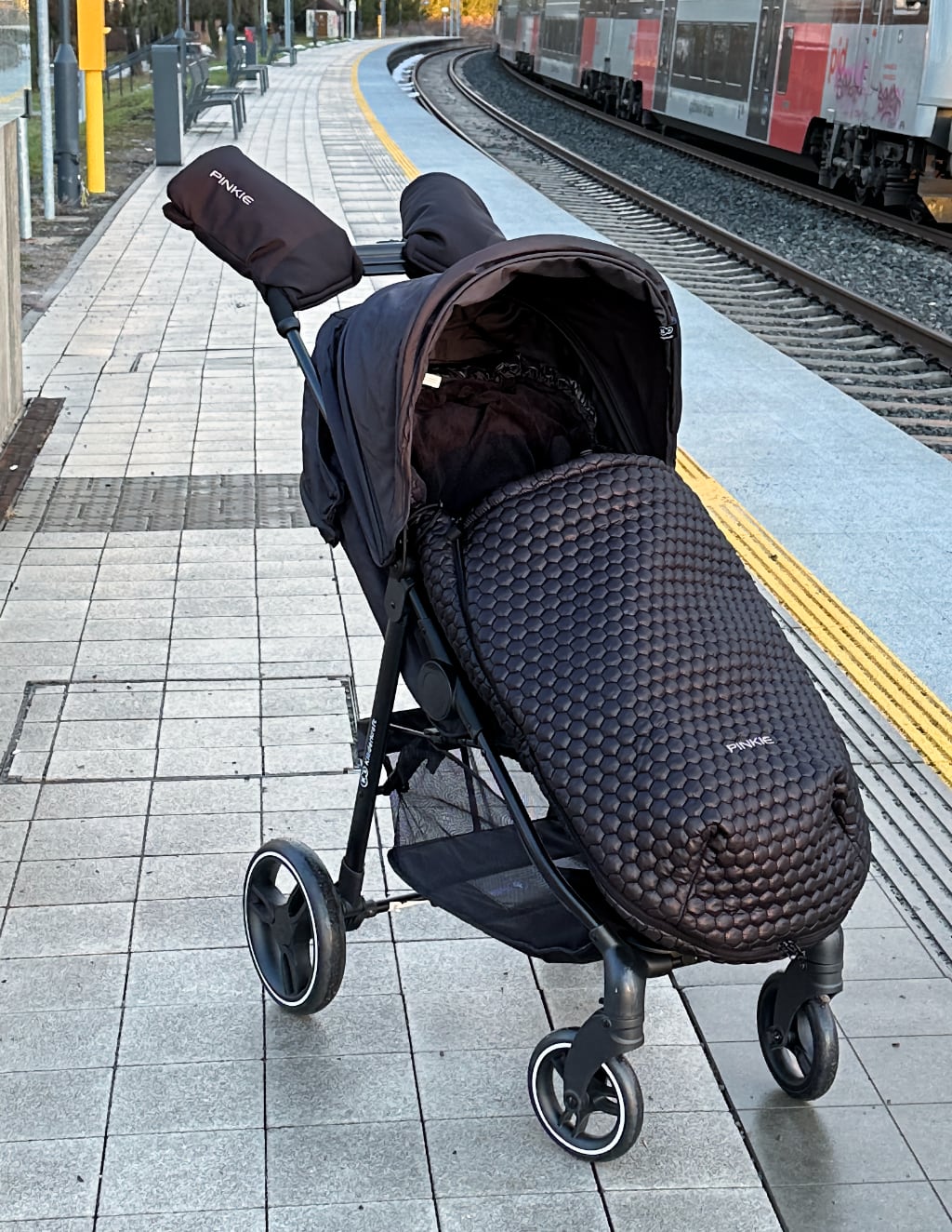 fusak Big Comb Black Varianta / velikost: podélné otvory (+150 Kč)