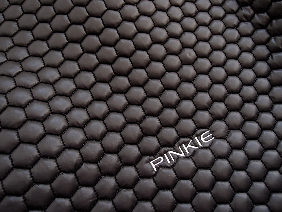 fusak Big Comb Black Varianta / velikost: podélné otvory (+150 Kč)