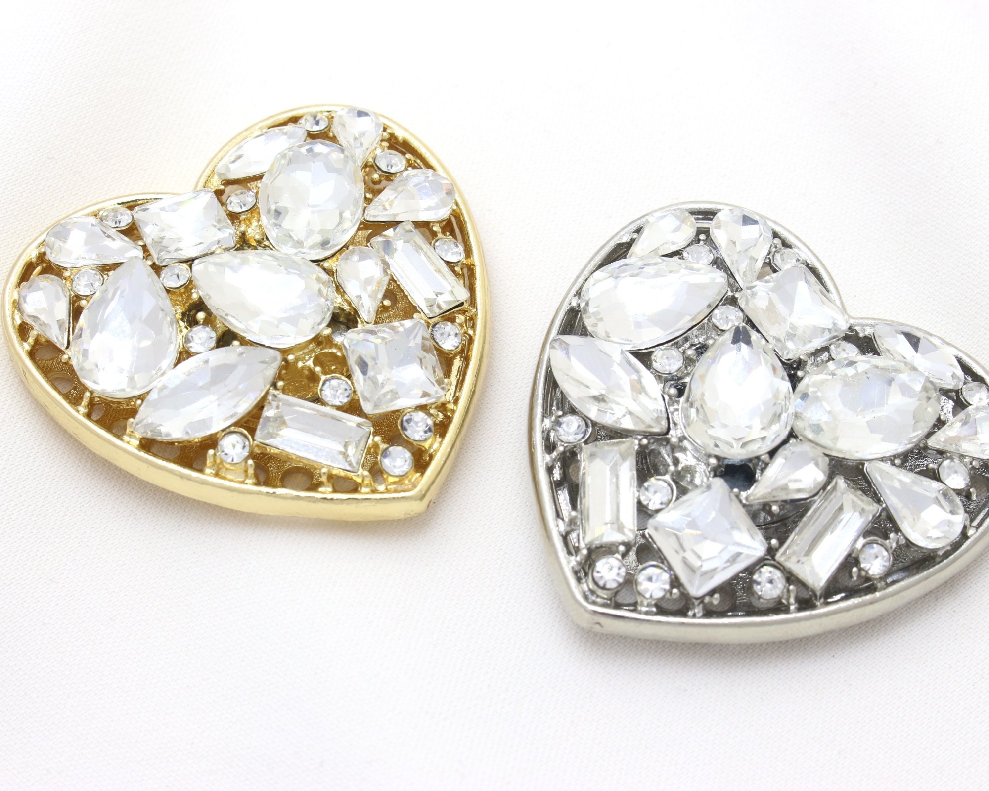 Brošne a magnetické brošne – horúca téma jesene