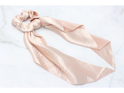 Ružová scrunchie s výraznou mašľou