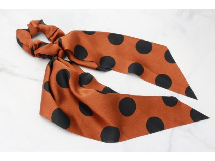 Scrunchie s výraznou mašľou hnedá s čiernymi guličkami