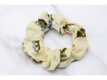 Scrunchie Maslová s kvetovým vzorom