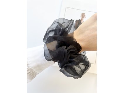 Tylová Scrunchie v čiernej farbe