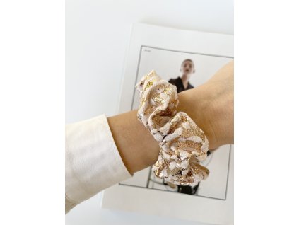 15955 scrunchie metallic beige