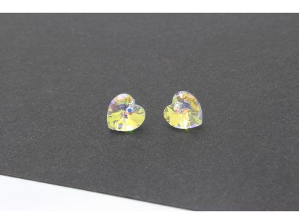 Exkluzívne náušnice Swarovski Elements / Číre srdiečko s farebným odleskom