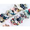 13101 2 scrunchie biela vzorovana