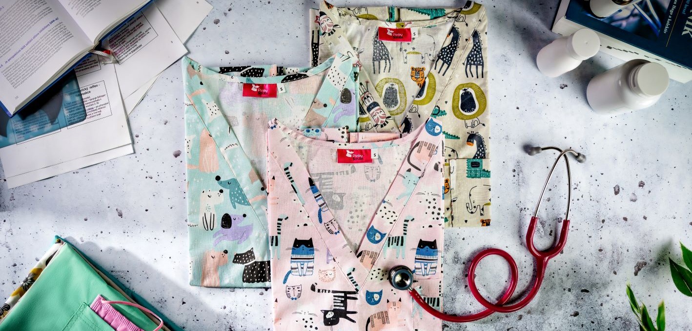 Zdravotnické haleny s obrázky Pinky Scrubs