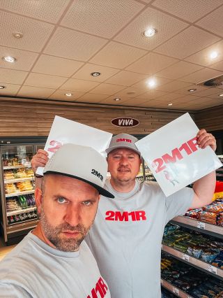 Potkali se na benzince aka vinyly a merch 2M1R online na shopu i fyzicky u nás. ⛽️ Vidíme se na release parties příští...