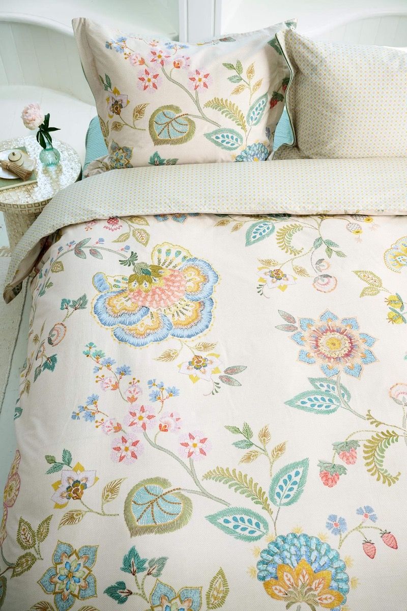 buenas_tardes_cushion_off-white-60_online_lr