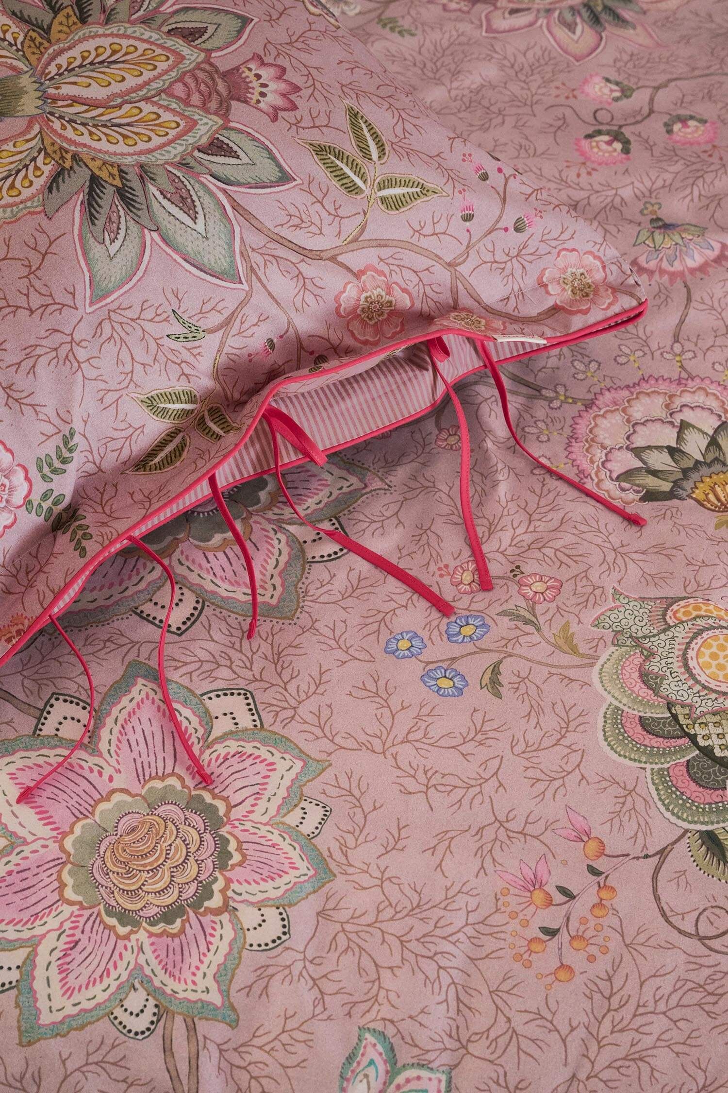 Pip Studio perkálové povlečení Mumbai Morning růžové detail vázačky polštáře a látky