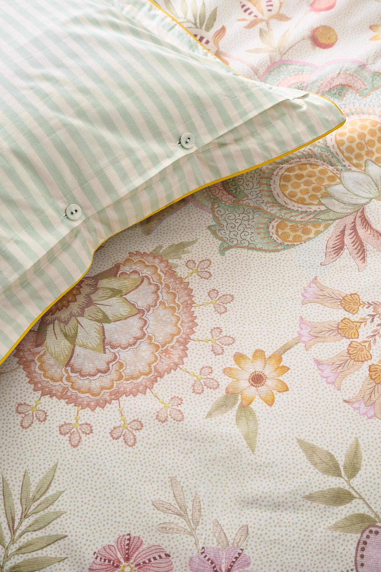 Pip Studio perkálové povlečení Bombay Bold bílé detail polštáře a květu