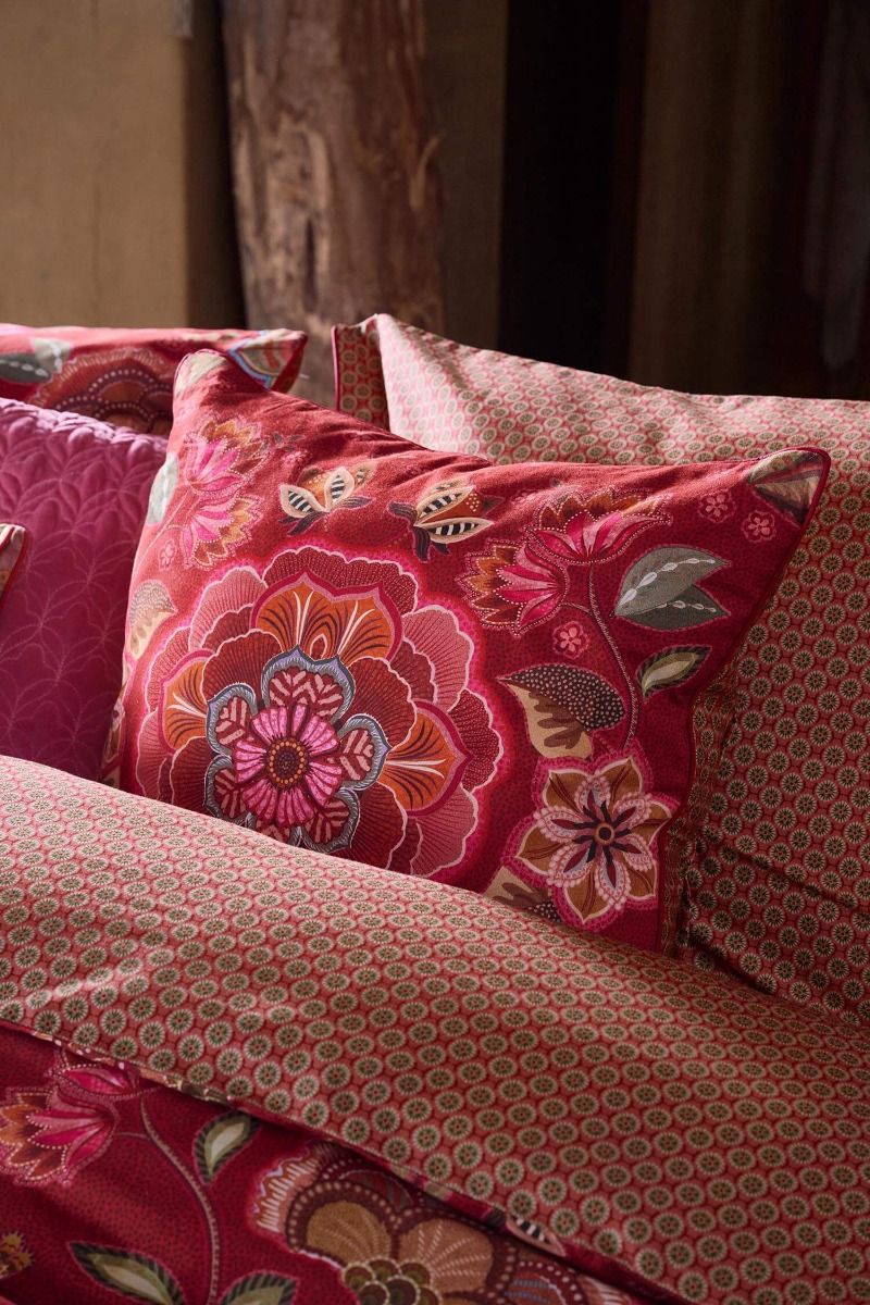 matata_square_cushion_red_product_portrait_1_lr