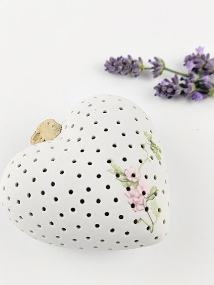 Voňavé porcelánové srdíčko plněné levandulí Kvítí