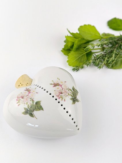 Voňavé porcelánové srdíčko plněné meduňkou a tymiánem Planá růže