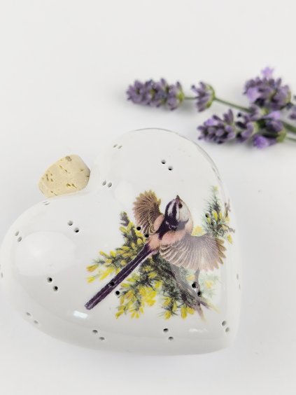 Voňavé porcelánové srdíčko plněné levandulí Ptáček