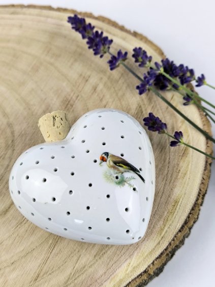 Voňavé porcelánové srdíčko plněné levandulí Stehlík