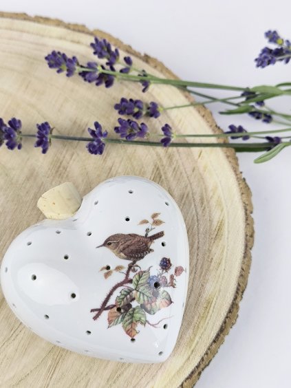 Voňavé porcelánové srdíčko plněné levandulí Střízlíček