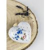Voňavé porcelánové srdíčko plněné levandulí Pomněnky