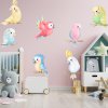 Dievčenská detská izba: nálepka exotických vtákov na ružovej stene