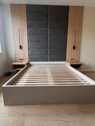 Dnes nám Marián poslal fotky z realizácie, použite boli čalúnené panely 90x30cm vo velúre a šedej farbe 👌 #calunenepanely...