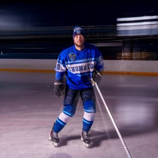 Modrá je dobrá 💙, v těchto unikátních svetrech odehrajeme @povrlyoutdoorhockeygames 🤩.