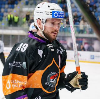 Dnes v 18:00 končí aukce předmětů O kapku lepší hokej 🧡. V nabídce jsou i speciální dresy @colecoskey a @chlaniiic ....