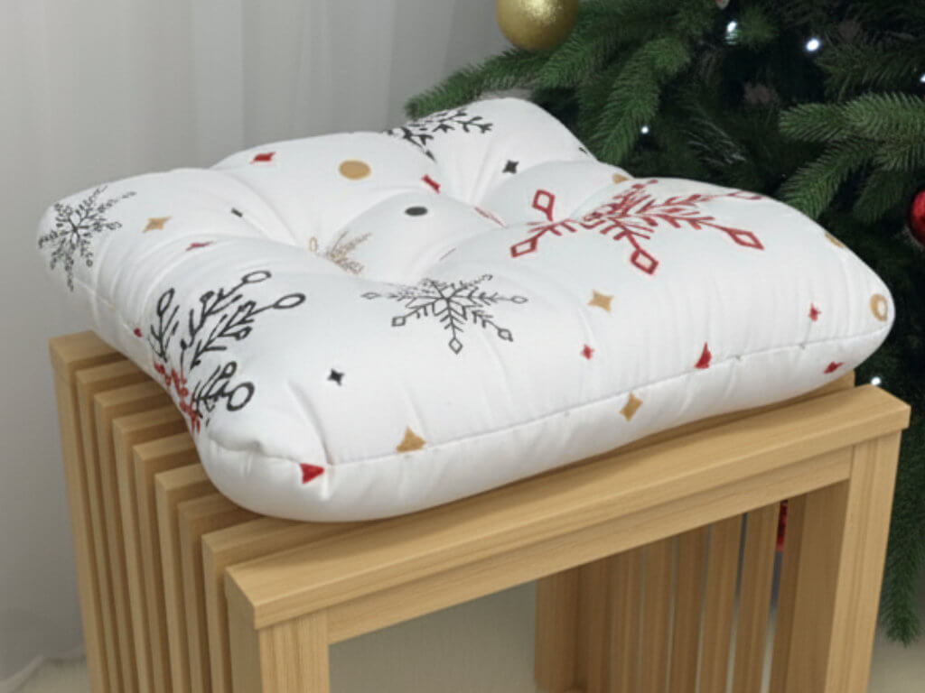 Sedák na křeslo Sněhové vločky červené