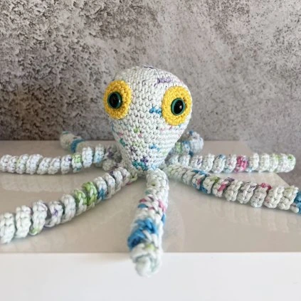 Háčkovaná hračka - Chobotnice Eli