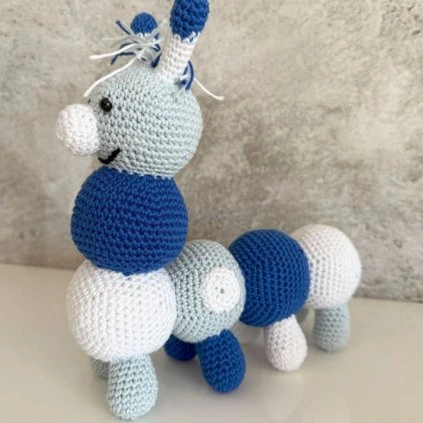 Háčkovaná hračka - Housenka Vilík