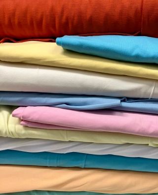 Tieto farby postupne pridávame do výpredajových košov. Ak máš cestu okolo, stav sa 🤍