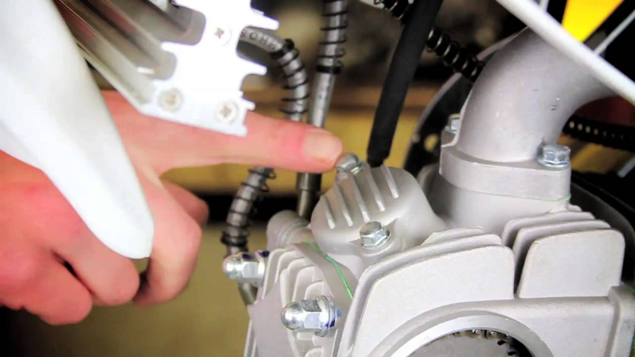 Nastavení ventilů na pitbike a ATV: Kdy, proč a jak na to (ZVLÁDNETE TO I SAMI!)
