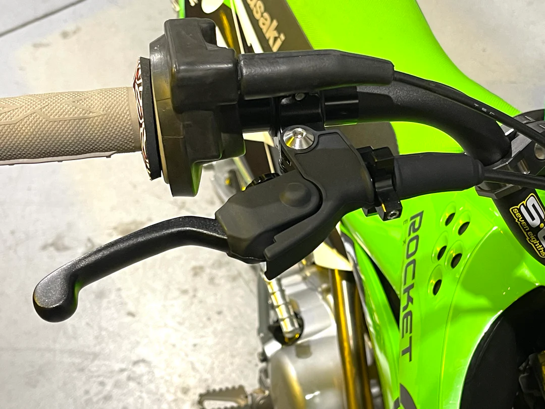 Měkká brzda a slabý účinek? Návod, jak správně odvzdušnit brzdy na pitbiku a ATV