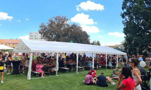 Veľké párty stany pre zastrešenie podujatí