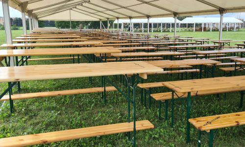 Skladacie lavice stoly pre obecné a mestské slávnosti