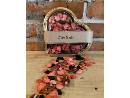 Srdce z mléčné 34% čokolády se směsí ovoce a oříšků