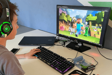 Minecraft slaví 15 let