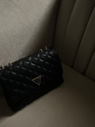 #bestseller kabelky GUESS opäť skladom a k tomu pár noviniek 🖤 www.pjetro.sk