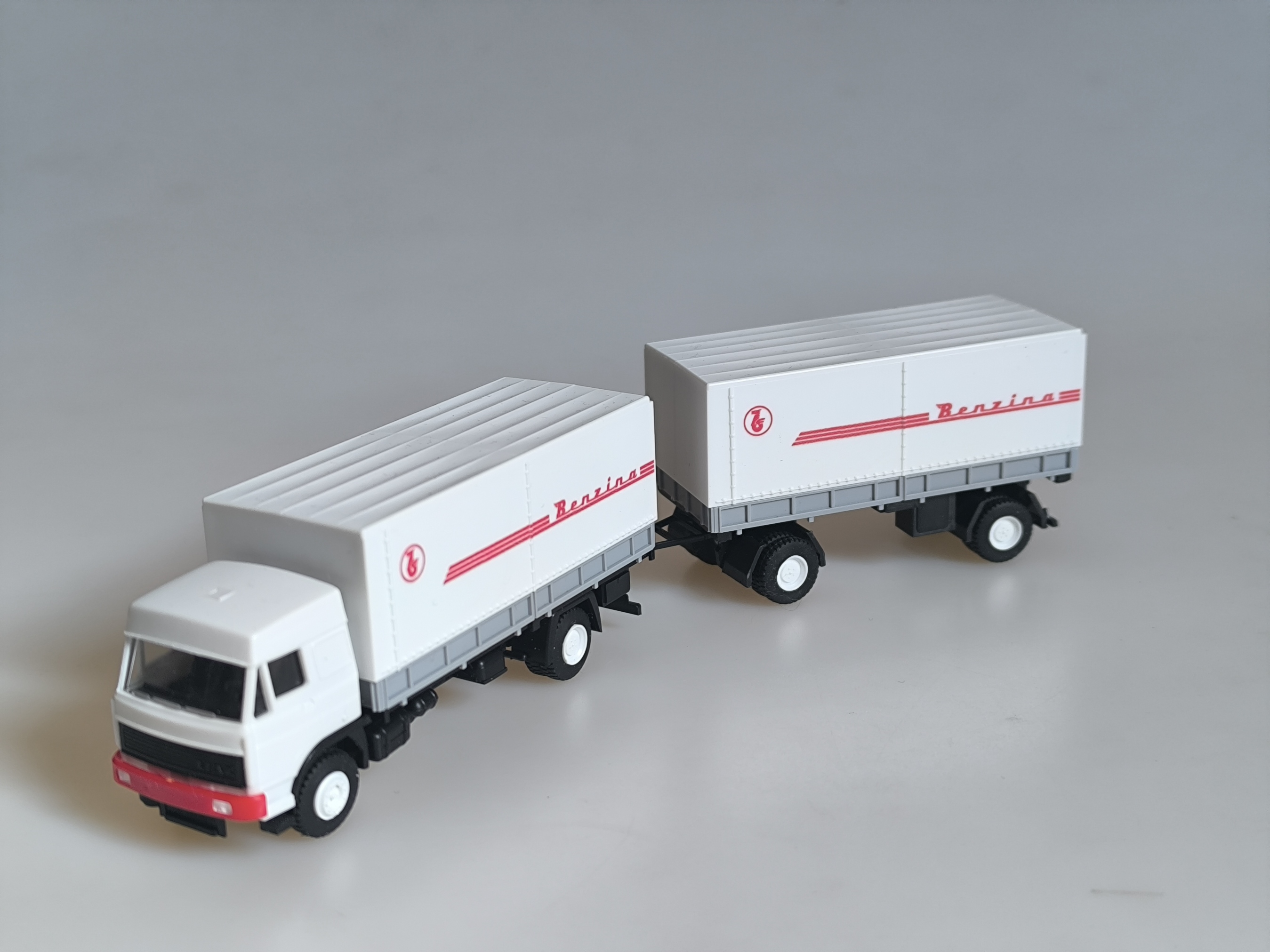 Liaz valník Benzina