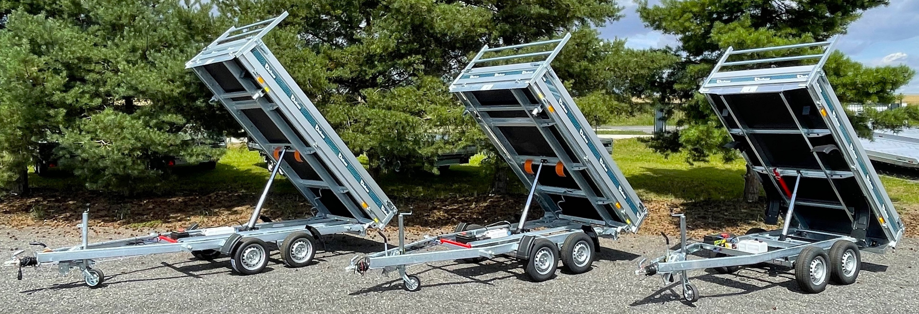 Sklopné valníkové přívěsy Debon