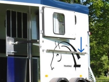 Přívěs na koně Cheval Liberte Touring Country modrý_úvazová tyč_pktechnik