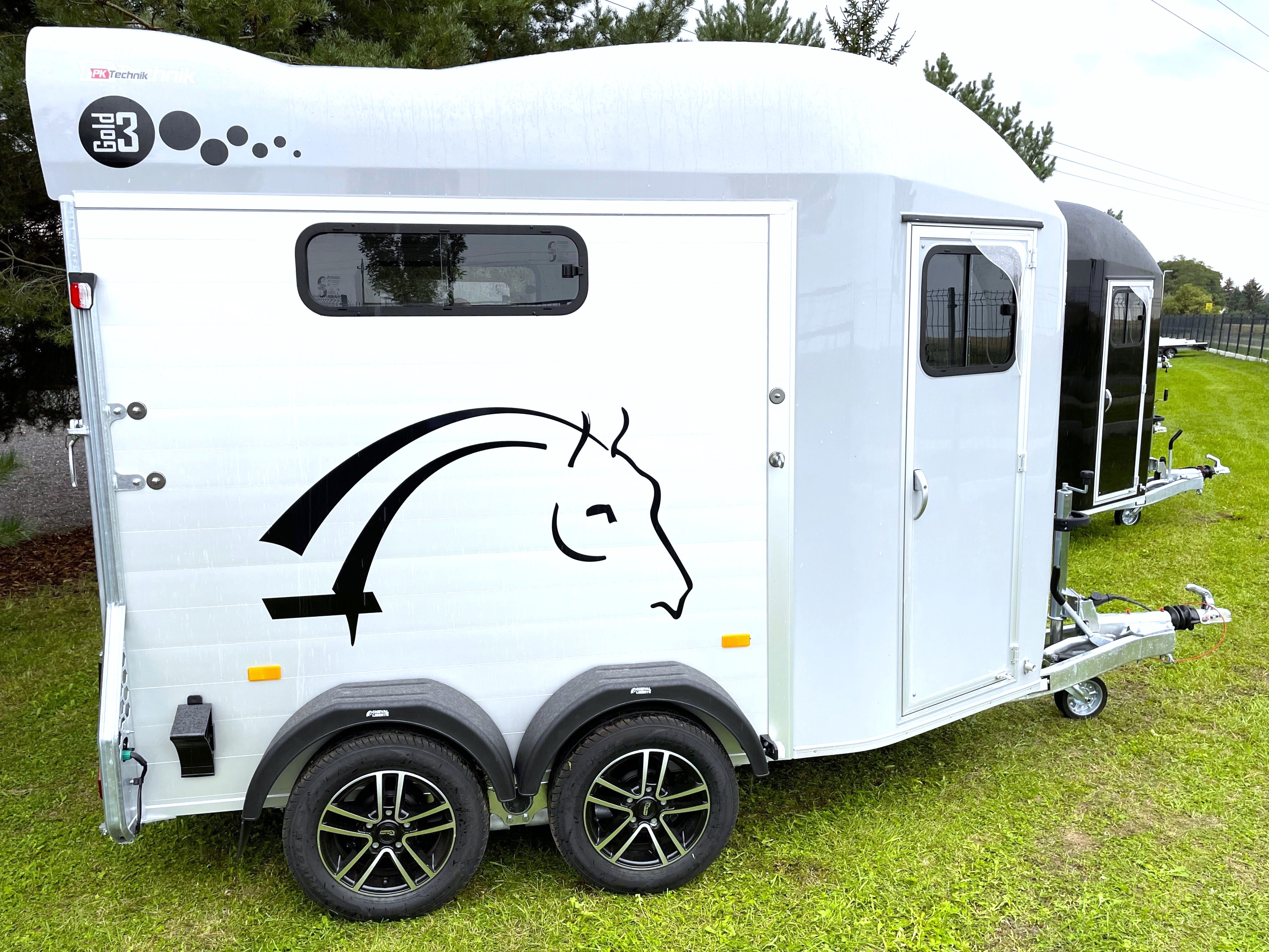 Přívěs pro koně Cheval Liberte Gold 3 šedý světlý 2