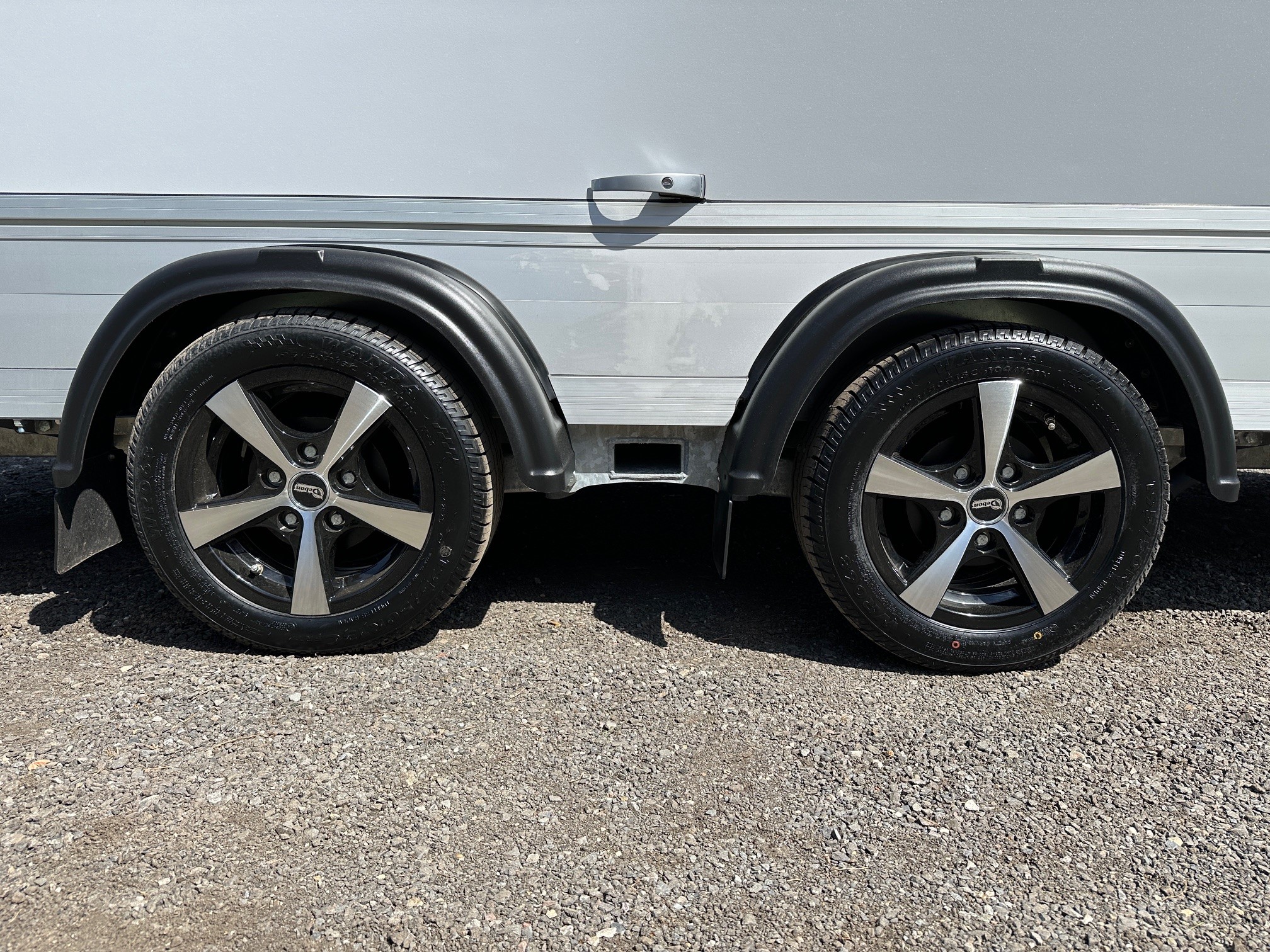 Alu kola Debon C1000_1