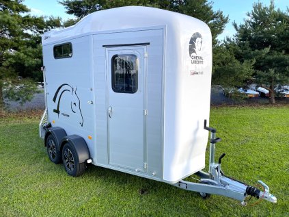 Přívěs pro 2 koně Cheval Liberte Touring Country bílý 8