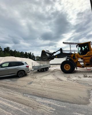 O kvalitě hydraulicky sklopných přívěsů Debon nelze polemizovat. Jednostranný sklápěč Debon PW 1.2 s elektrohydraulickým...