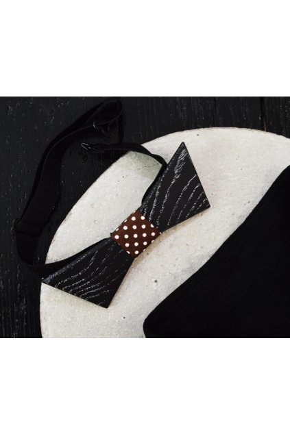 Dřevěný motýlek | Černý, žíhaný s hnědým vázáním a bílými puntíky