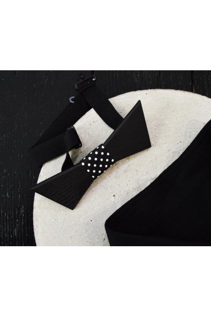 423 dreveny motylek cerny s cernym vazanim s bilymi puntiky