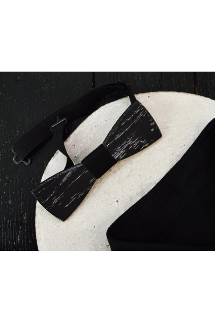 465 dreveny motylek cerny zihany s cernym vazanim