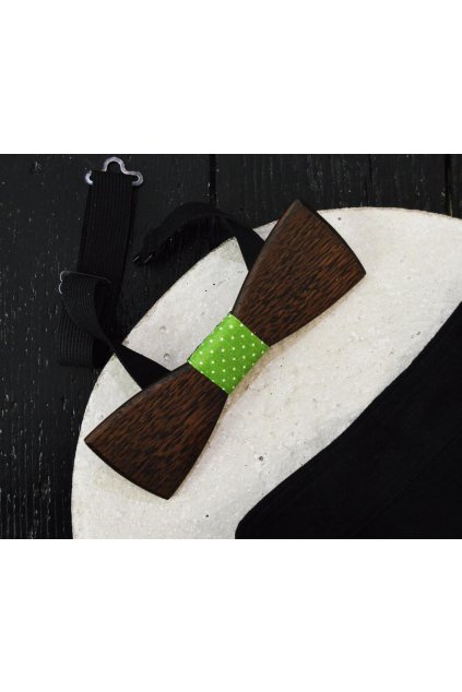 1230 dreveny motylek bora se zelenym vazanim a bilymi puntiky