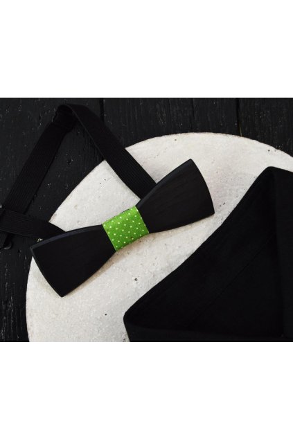 123 dreveny motylek cerny se zelenym vazanim s bilymi puntiky